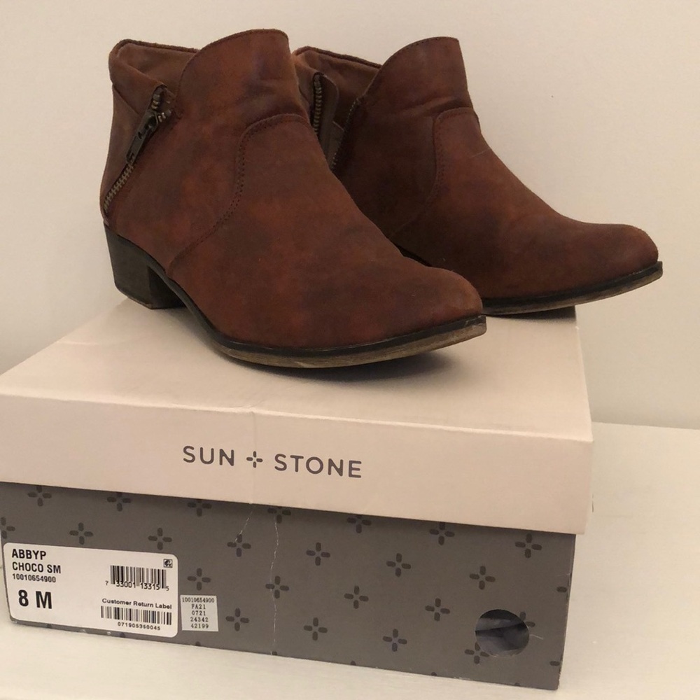 Women’s brown boots